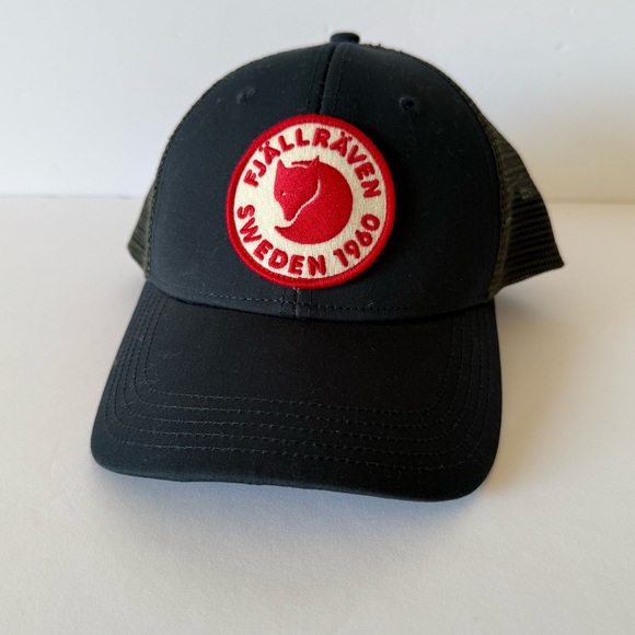 FJallraven 1960 Logo Dark Navy Hat S/M - Picture 1 of 7